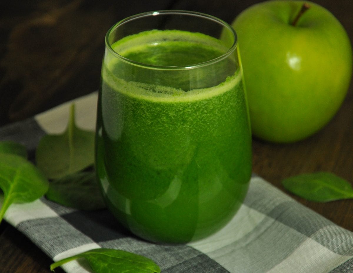Spinach Cucumber Green Juice - Feasting not Fasting