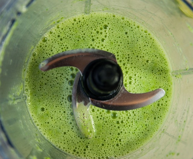 Refreshing green smoothie is the perfect way to start the day with 25% of your daily required fiber and almost 9 grams of protein for just 215 calories!