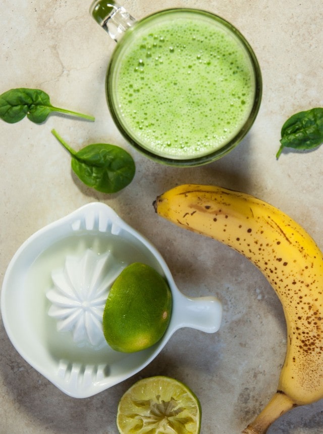 Refreshing green smoothie is the perfect way to start the day with 25% of your daily required fiber and almost 9 grams of protein for just 215 calories!