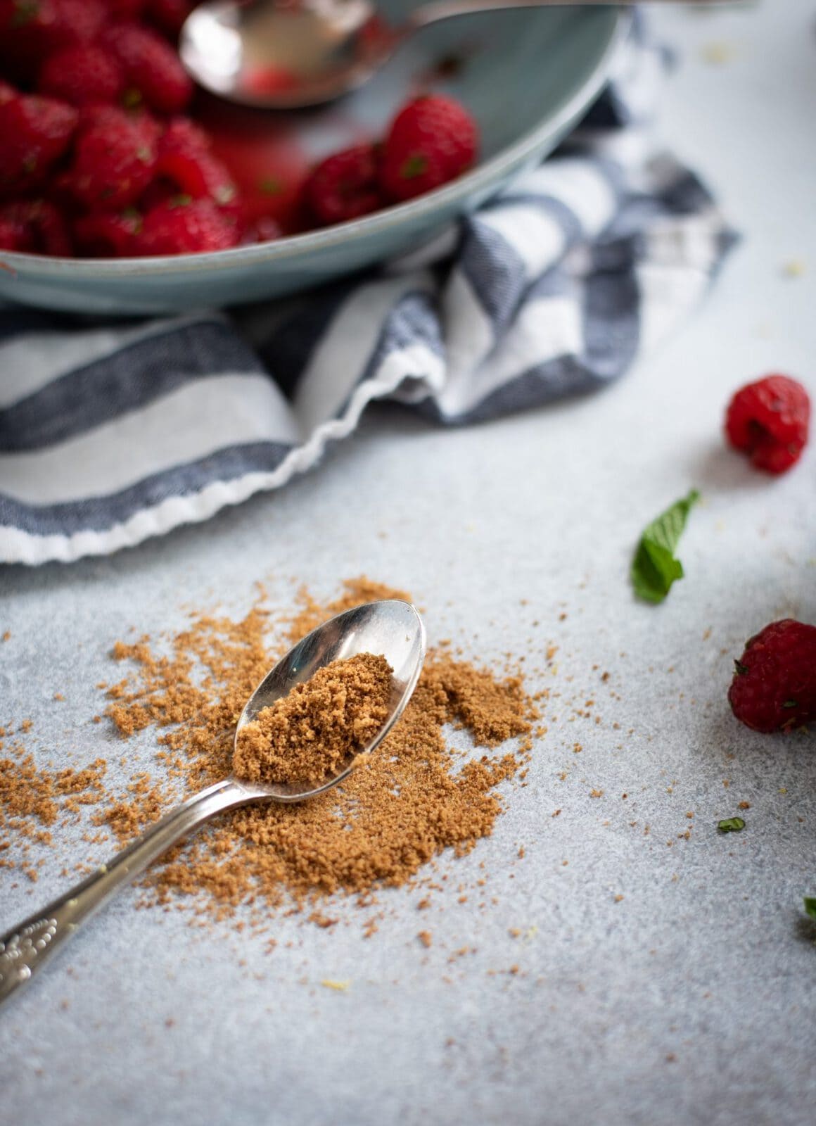 Picture of spoonful of coconut sugar