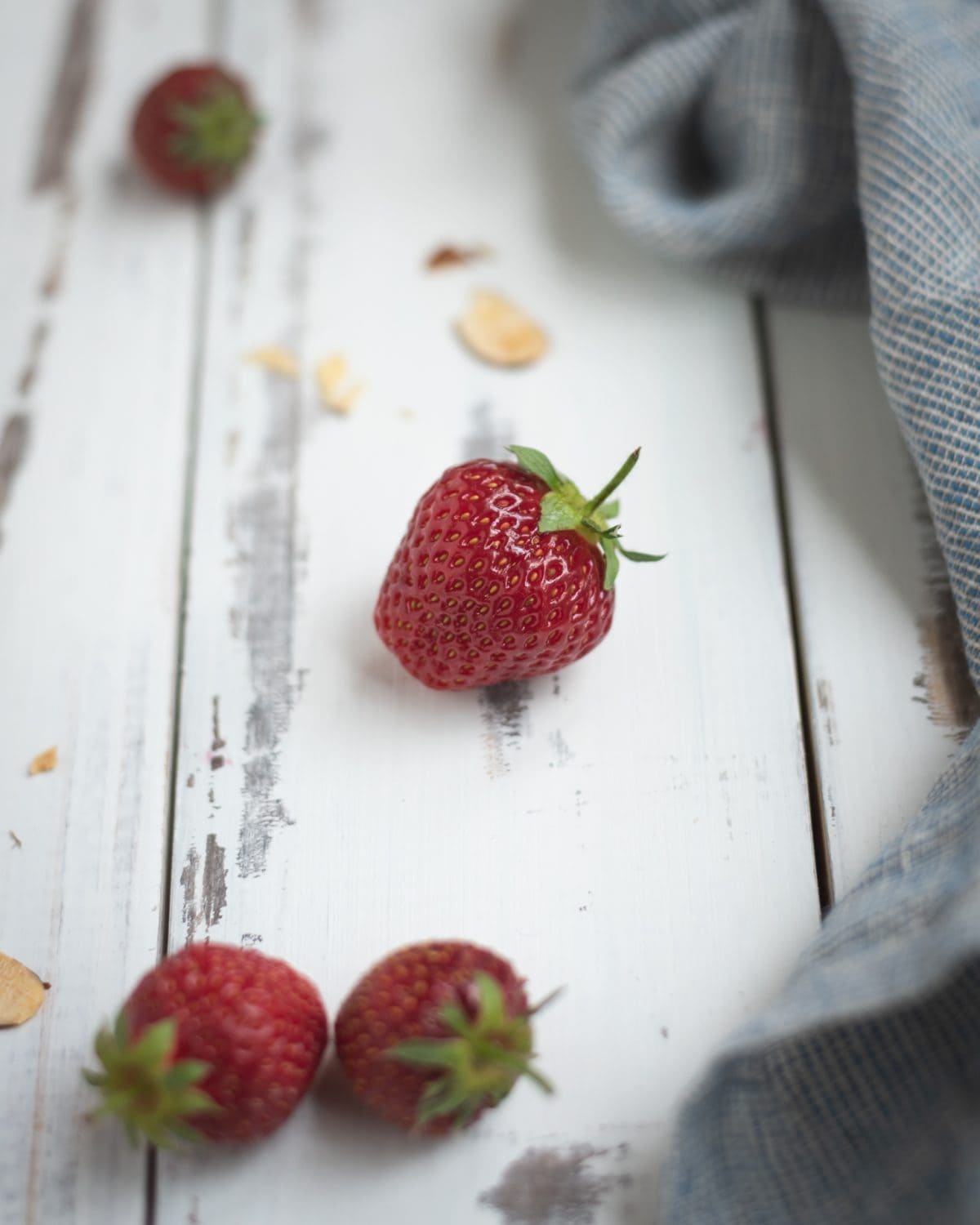 Picture of a strawberry on a white background