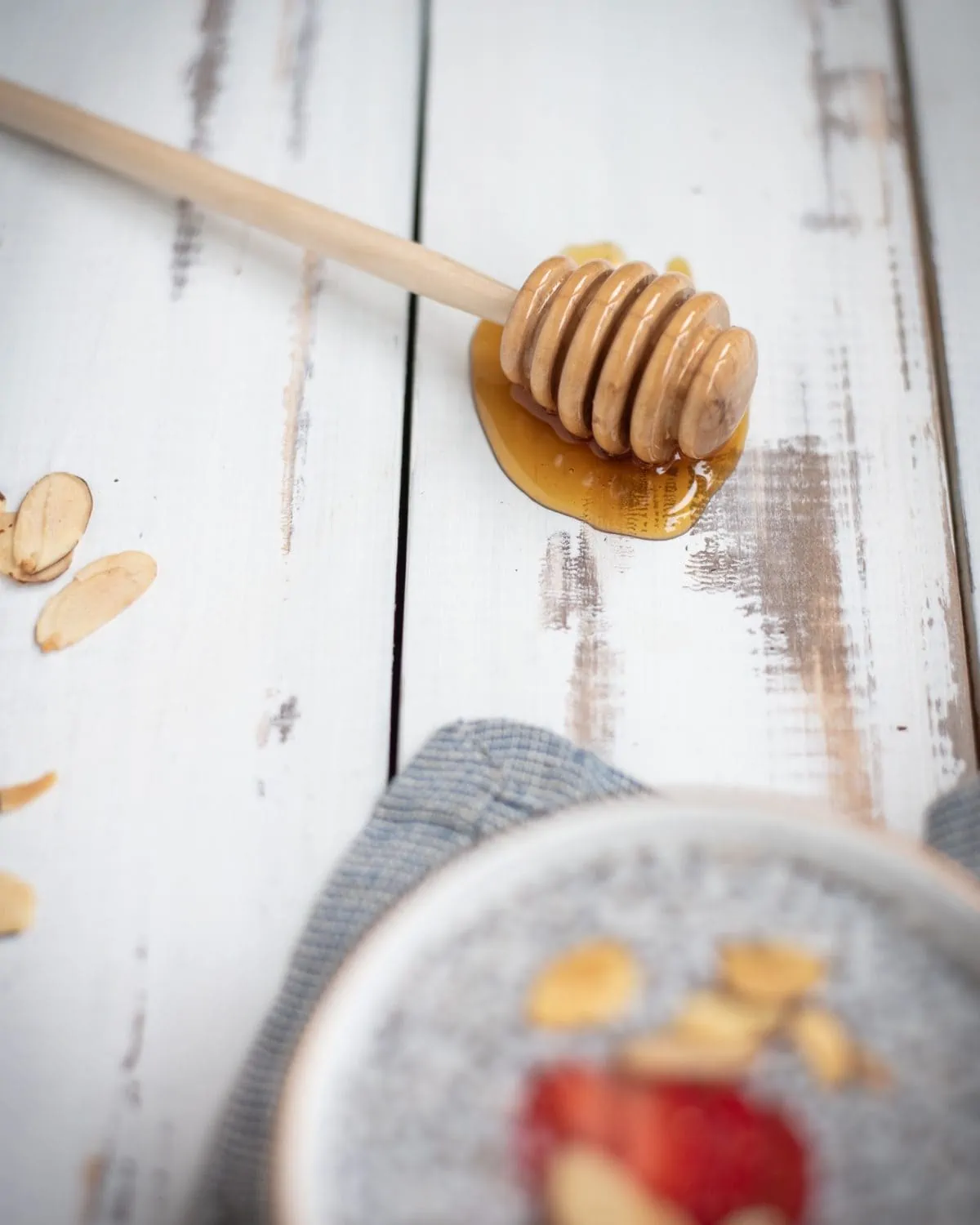 Picture of a honey dipper covered in honey