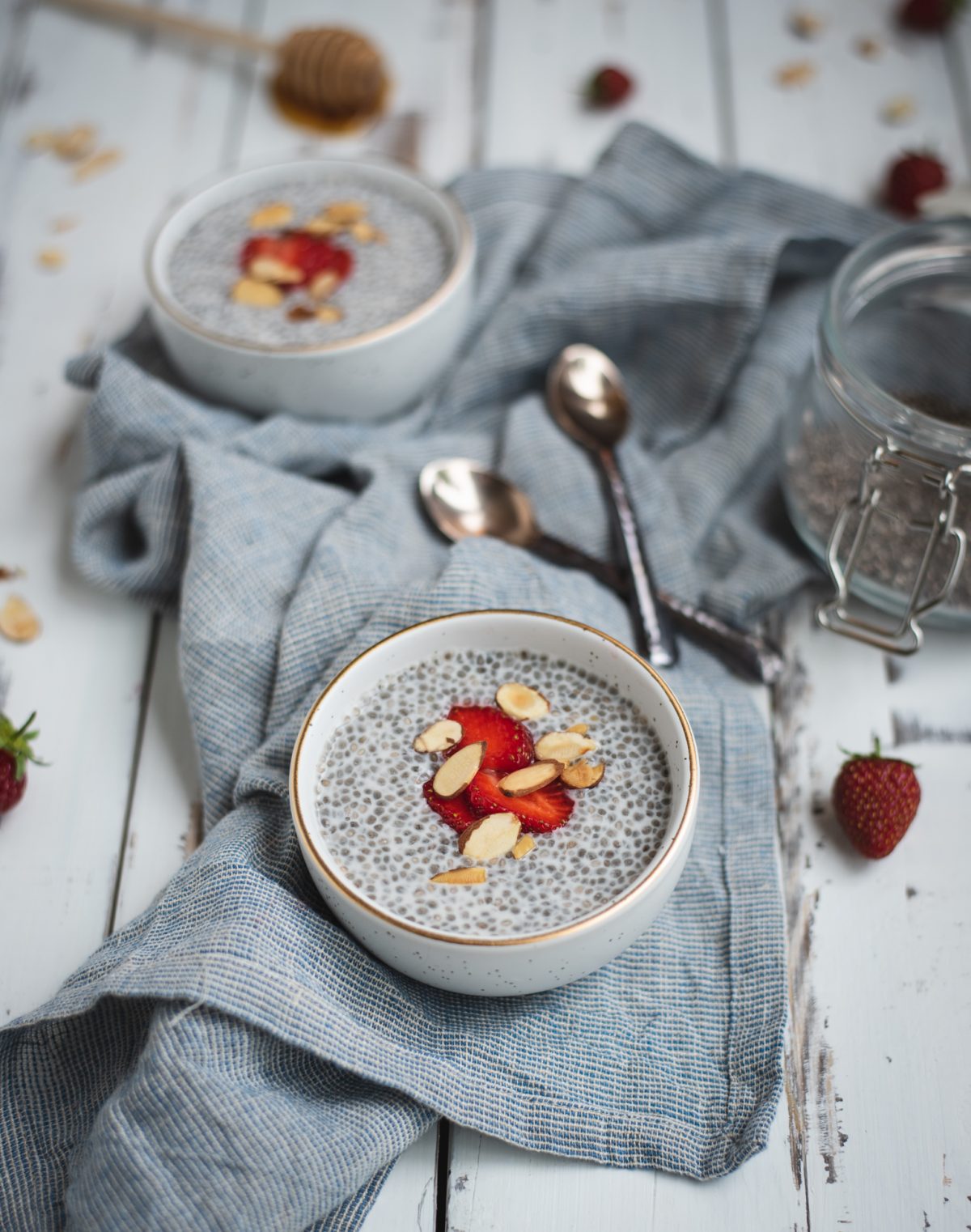 Almond chia seed pudding in two bowls