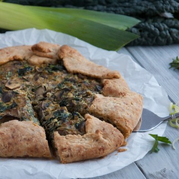 Rustic galette made with whole wheat flour, leeks, mushrooms and kale is the ultimate veggie packed comfort food.