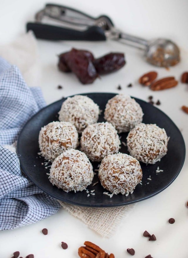 These tasty protein packed energy balls taste like a tasty dessert but are sweetened naturally with dates and have 4.4 grams of protein each.