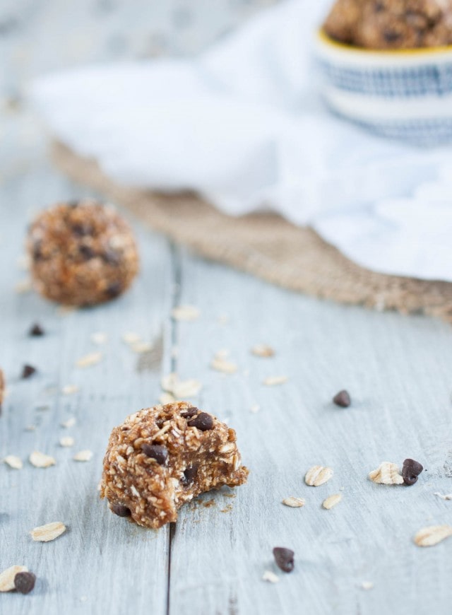 https://feastingnotfasting.com/wp-content/uploads/2016/03/Peanut-Butter-Oatmeal-Cookie-Protein-Balls-6-640x870.jpg