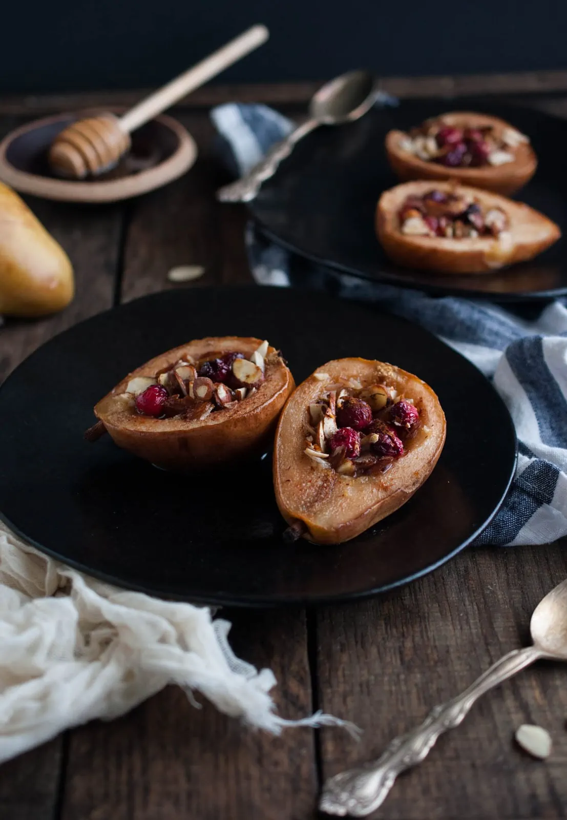 These baked pears with honey and almonds are the perfect healthy dessert for the holidays with cranberries and a nutty crunch all for 200 calories! 