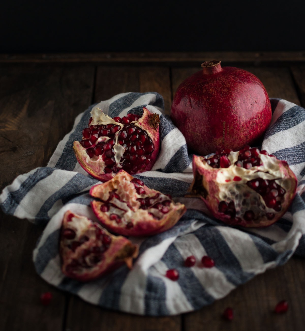 Dark chocolate pomegranate bites are a simple tasty treat to eat or give as Christmas gifts. Made to satisfy a sweet tooth for under 100 calories!