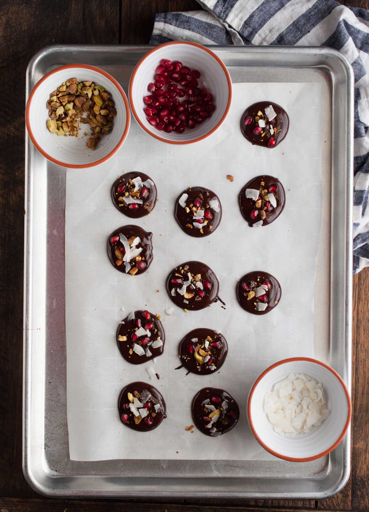 Dark chocolate pomegranate bites are a simple tasty treat to eat or give as Christmas gifts. Made to satisfy a sweet tooth for under 100 calories! 