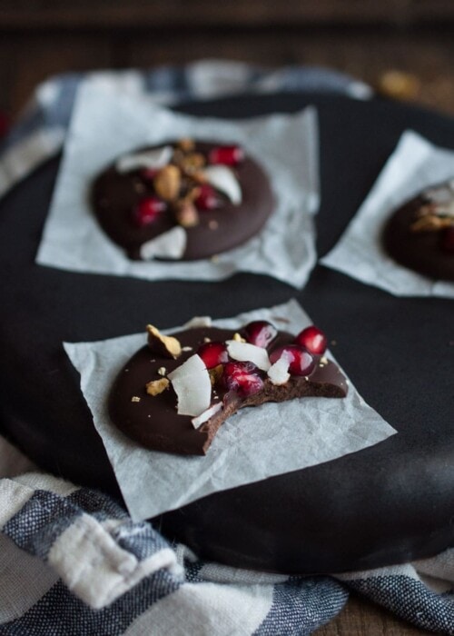Dark chocolate pomegranate bites are a simple tasty treat to eat or give as Christmas gifts. Made to satisfy a sweet tooth for under 100 calories!