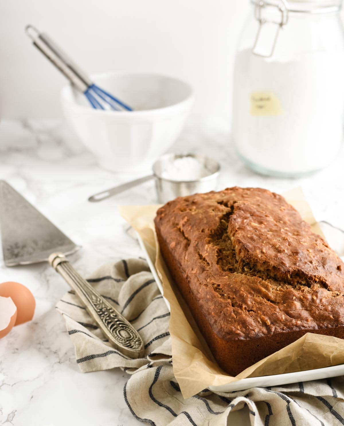 banana bread loaf with ingredients 