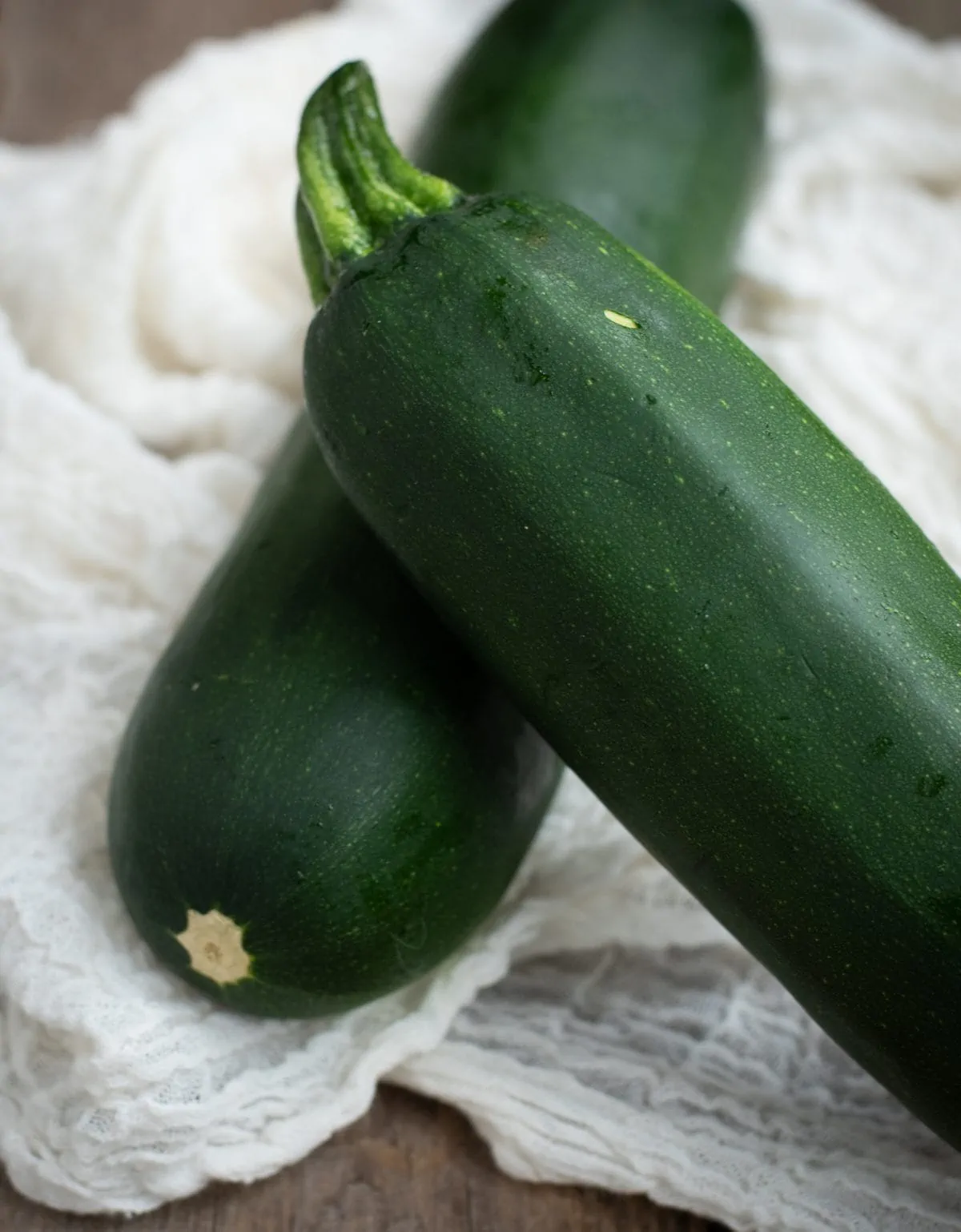 Picture of two zucchini stacked on top of each other