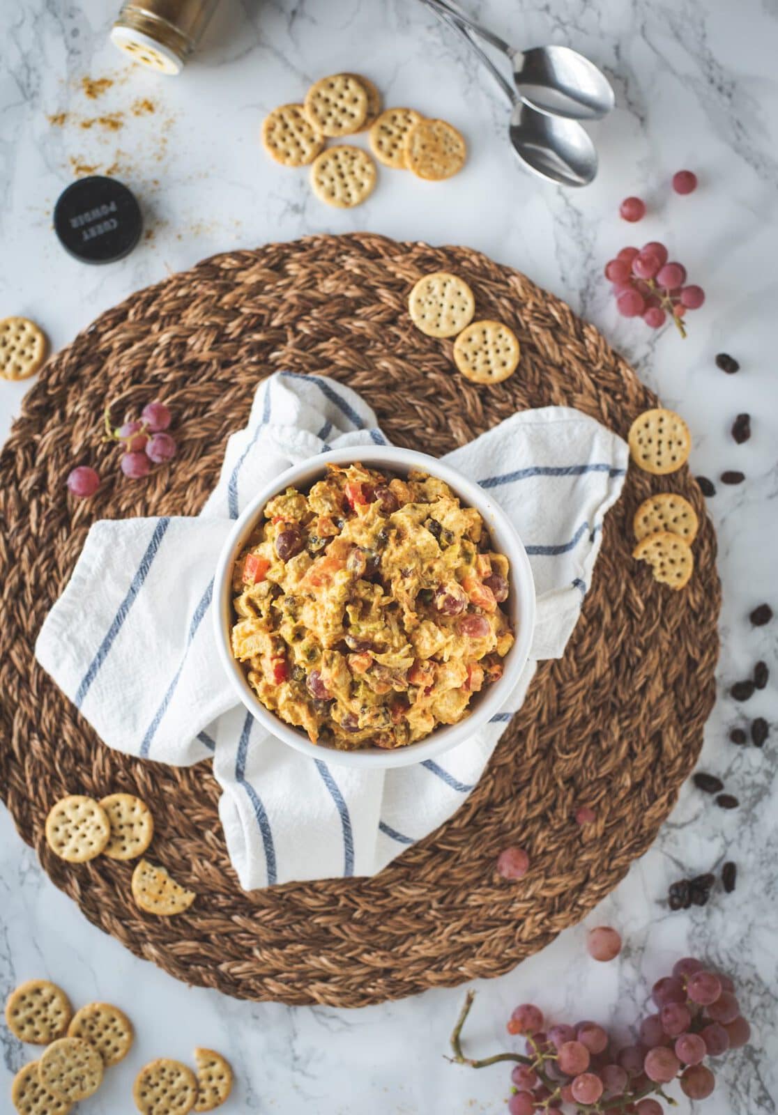 picture of healthy curry chicken salad in a bowl with crackers