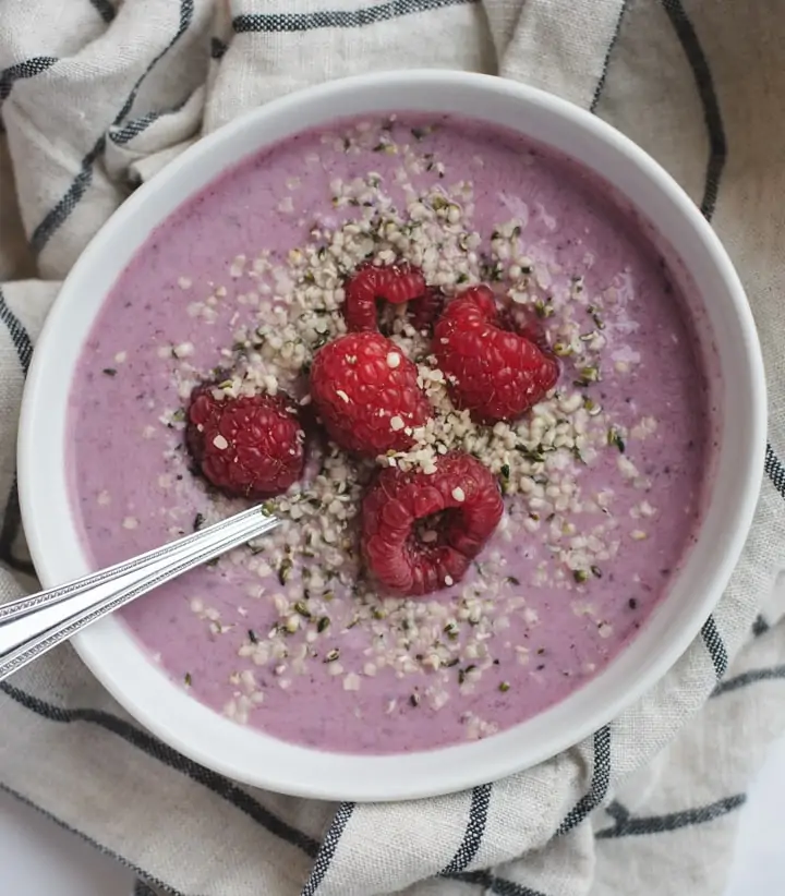 Pink yogurt with hemp hearts and raspberries on top